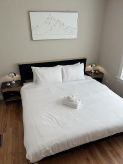 Sleeps 22 • Modern Multi-Unit • Gym • Workspaces - Chicago - 5