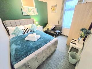 Gillings Villa -5 Bed Great For Long & Short Stay!!! Gillingham Kent - 7