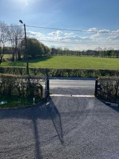 House with Outdoor Jacuzzi - 8