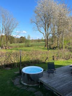 House with Outdoor Jacuzzi - 7