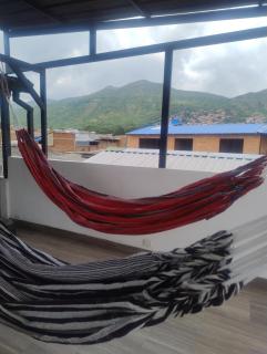 Habitación King con baño privado, AC, cerca a centro de eventos, aeropuerto,zona bancaria y comercial - 9