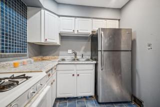 Blue Bayou Cozy in South Cleveland - 9