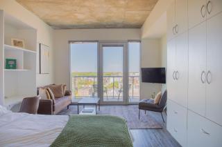 Luxury Studio Apt Near Brady St with Balcony and City View - 8