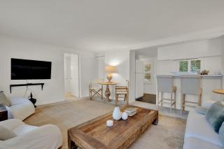 Elsewhere on Madison Square Carriage House - 1