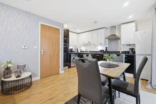 Two Bedroom House by Brookland Stays Serviced Accommodation Short Lets London with Free WiFi - 6