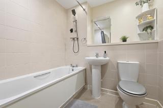 Two Bedroom House by Brookland Stays Serviced Accommodation Short Lets London with Free WiFi - 1