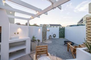 Ohana Retreat - Unbeatable Location - Sea Views - 5