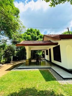 Sathsara Villa Rooms - 1