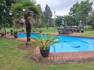 Airport Bird & Game Lodge - 8