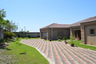Woodmead Meadows - 1