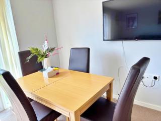 Newbuild - 3 bedrooms, 2 baths,5 mins from airport - Edinburgh - 7