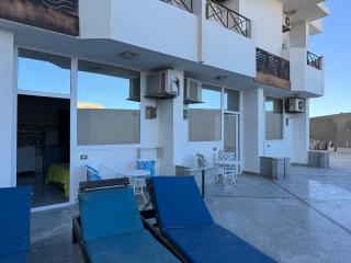 Pool view studio with terrace - 8