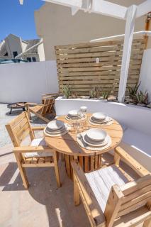 Ohana Retreat - Unbeatable Location - Sea Views - 6