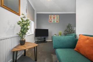 The Randolph 2-Bed MK9 Flat Short- Long-Stay Family & Contractor Friendly Free Parking close to Theatre, Now with lounge - 3