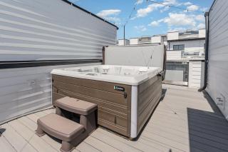 Groovy -Rooftop Patio w/ Hot Tub -Mins to Broadway - 7