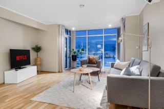 Arctic City Apartment l City & Mountain View - 5