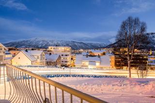 Arctic City Apartment l City & Mountain View - 0