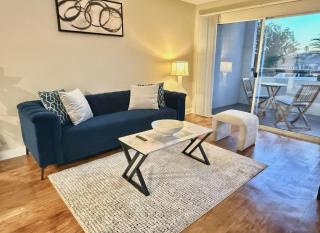 West Hollywood Luxe 2bed 2bath Parking Pool and Gym - 0