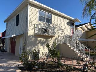 Cozy one bedroom with great water views lots of room - 1