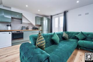 Stylish Dagenham Flat with Easy Access to Central London - 5