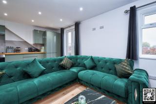 Stylish Dagenham Flat with Easy Access to Central London - 3