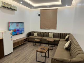 شقة فاخرة غرفتين نوم ماستر مع صالة - 9