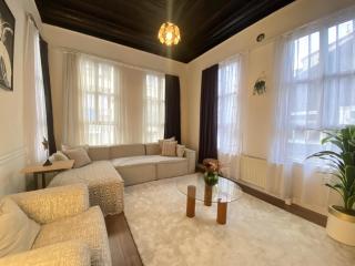 Stylish detached Triplex with Garden Terrace - 9