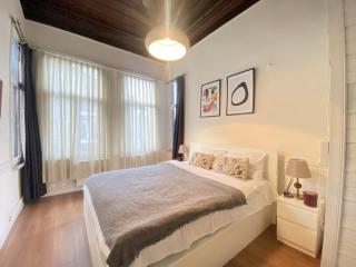 Modern Triplex Retreat with Private Garden Terra - 8