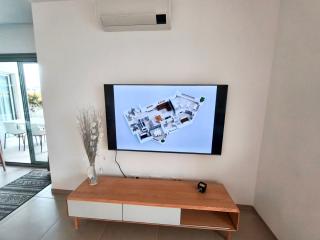 Modern Oasis with Jacuzzi & Two Terraces - Palm-mar - 6