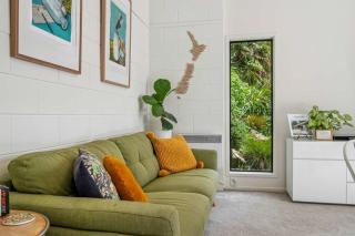 Inn Manahi - Cute One Bedroom with Sun Deck and Great Lake Views - 2