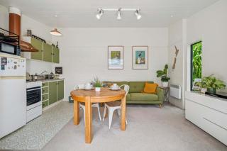 Inn Manahi - Cute One Bedroom with Sun Deck and Great Lake Views - 1