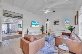 Stunning Tropical Getaway Steps To The Beach with Pool - 9