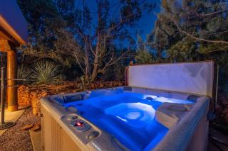 Red Rock Retreat with Hot Tub & New Pool Coming March - 5