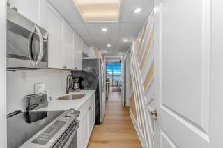 Gorgeous Renovated & Nautical Oceanfront Condo! Caravelle 937 - 3