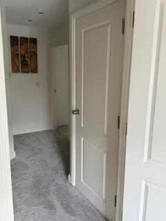 SIX at Wooburn Green Cosy Retreat with Balcony near LEGOLAND Lapland UK and Windsor - 9