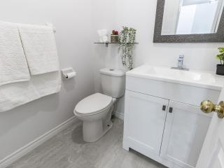 4 Bedroom 2,5 Bath Home! - 4