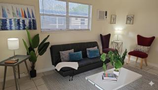 Hollywood Beach 1br In Gated Property King Bed! - 0