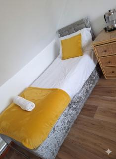 Modern 4BR Cambridge House with Parking for 9 guests - 1