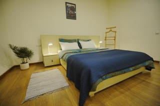 Cozy Apartment Near Holiday Inn - 6