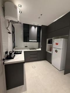 شقة بطابع فندقي ودفء منزلي ثلاث غرف وصاله - 5