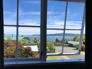 Lake view 3brm house with Spa- on Birch - 6