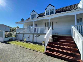 Lake view 3brm house with Spa- on Birch - 3