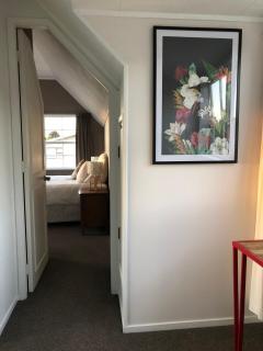 Lake view 3brm house with Spa- on Birch - 1