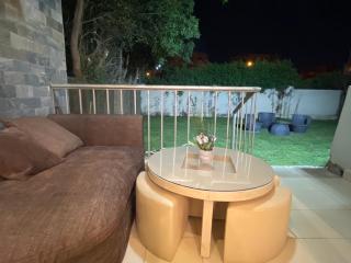 Modern apartment with garden - 5