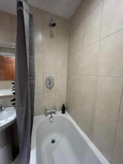 Nexus - Top Floor City Views, Balcony & Parking - 2