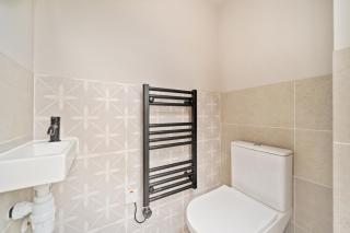 Cosy 3 Bedroom home with Garden in London - 7