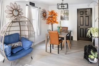 Euclid Near Lake Erie Cleveland king bed - 2