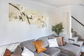 Euclid Near Lake Erie Cleveland king bed - 1