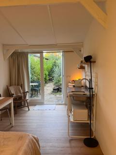 Cozy tiny house close to Schiphol Ams Airport - 3