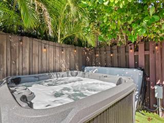 6 BR Villa Steps to Ocean Pool Sauna & Jacuzzi - 4
